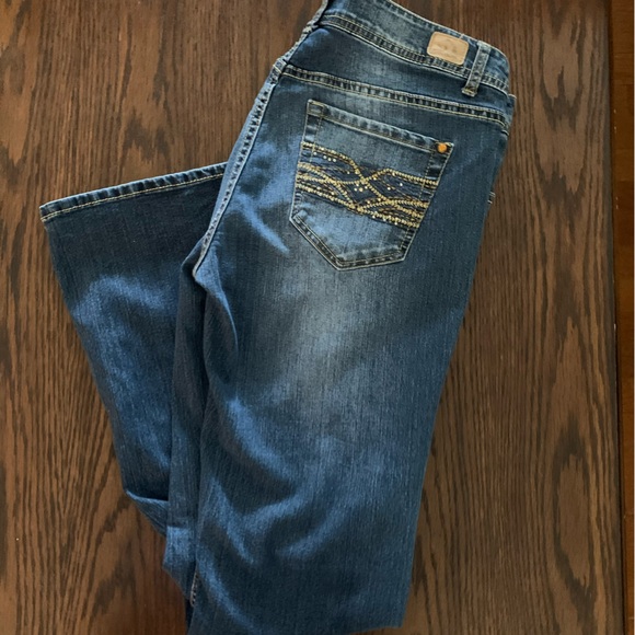 Women’s jeans size 12 Jordache with embellishments on the pockets - Picture 3 of 3